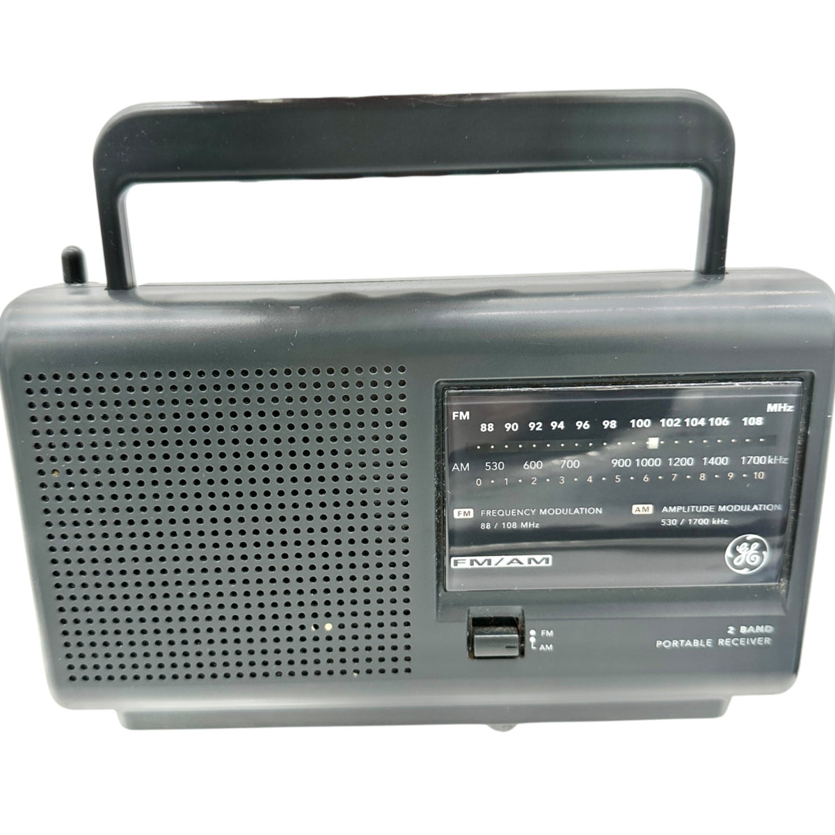 General Electric 72662C FM AM 2 Band Portable Receiver Radio Handle Cord Storage