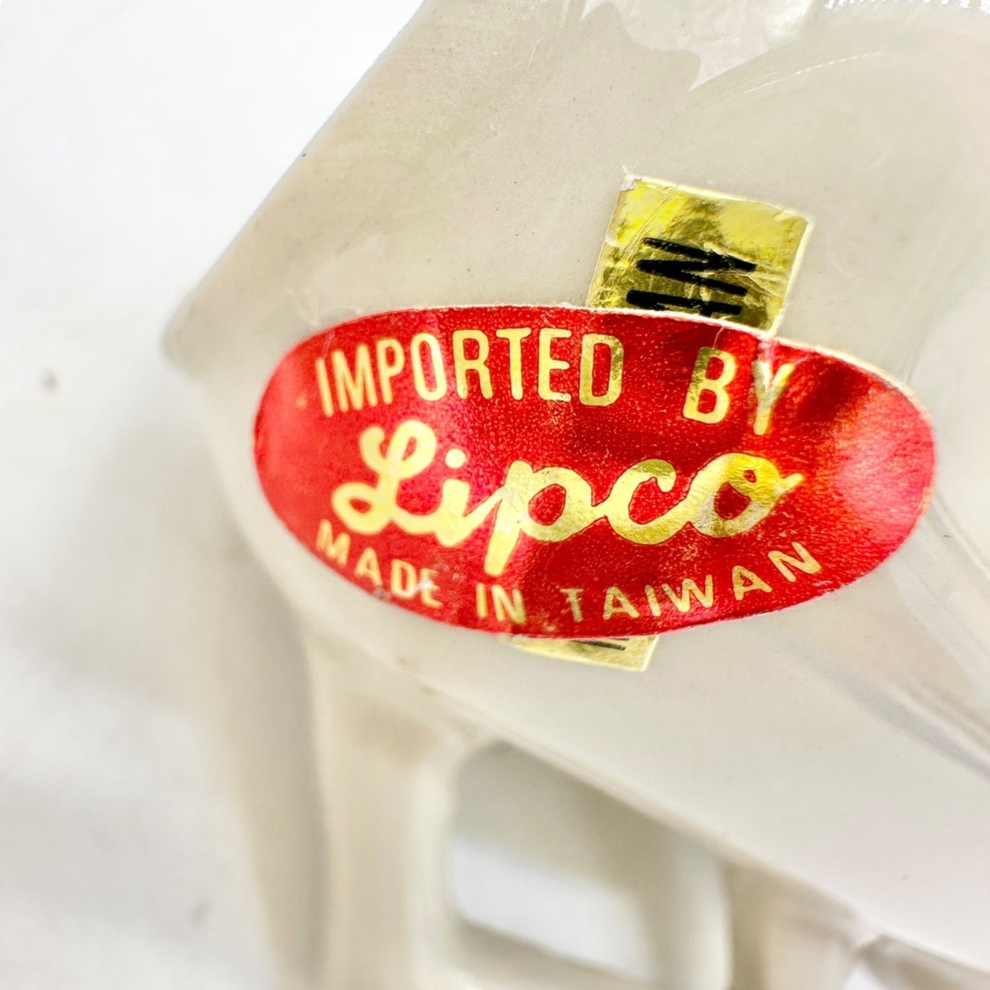 Vtg Amish Country Mug-Style Salt and Pepper Shakers Horse-Drawn Carriage Lipco