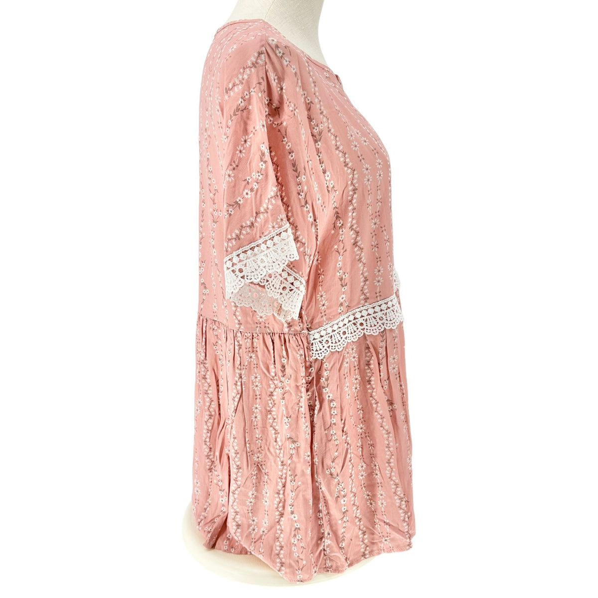 Haptics Blouse Womens M Pink Floral Print Pullover Short Sleeves Lace Details