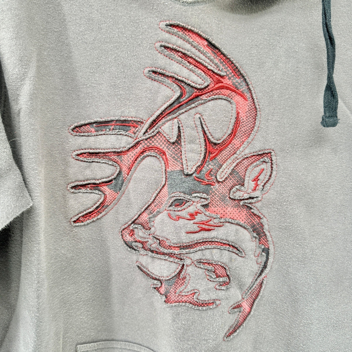 Legendary Whitetails Gray Hoodie Mens Medium Red Buck Design Plaid Accent Pocket