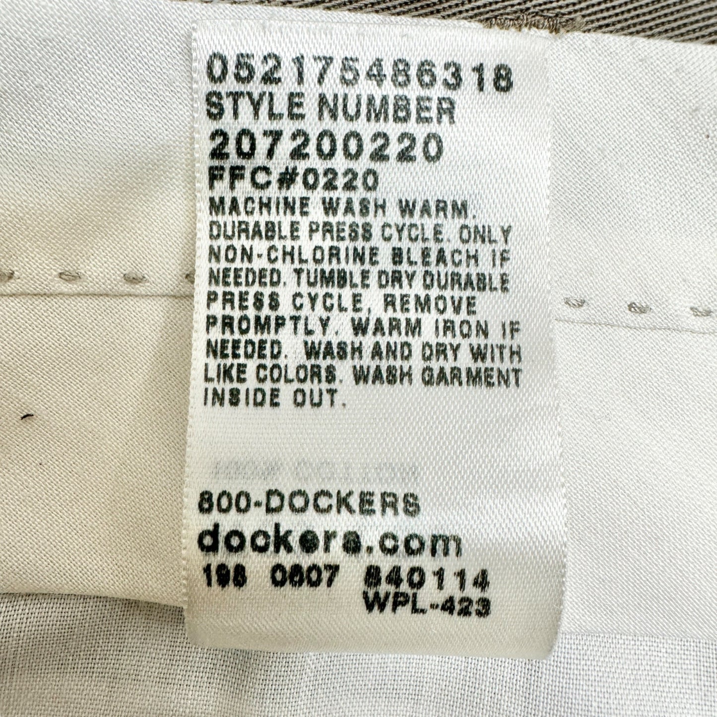 Dockers Premium Mens Relaxed Fit Khaki Pants W38 L34 Flat Front Cotton No Iron