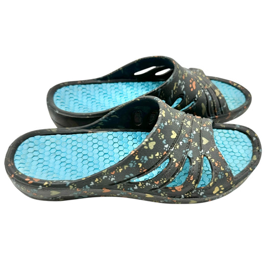 Women Slide Sandals Size 8 Black Heart Paw Print Pattern Blue Honeycomb Footbed