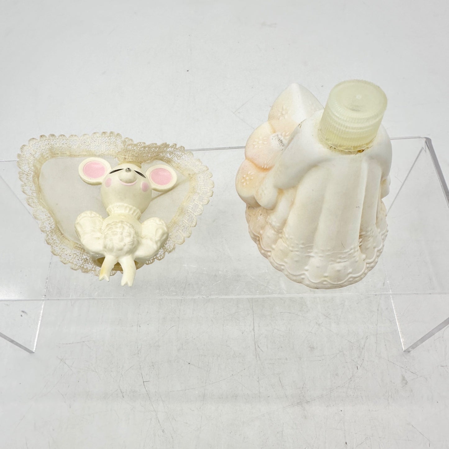 Avon Church Bride Mouse Decanter With Delicate Daisies Cologne Vtg Collectible