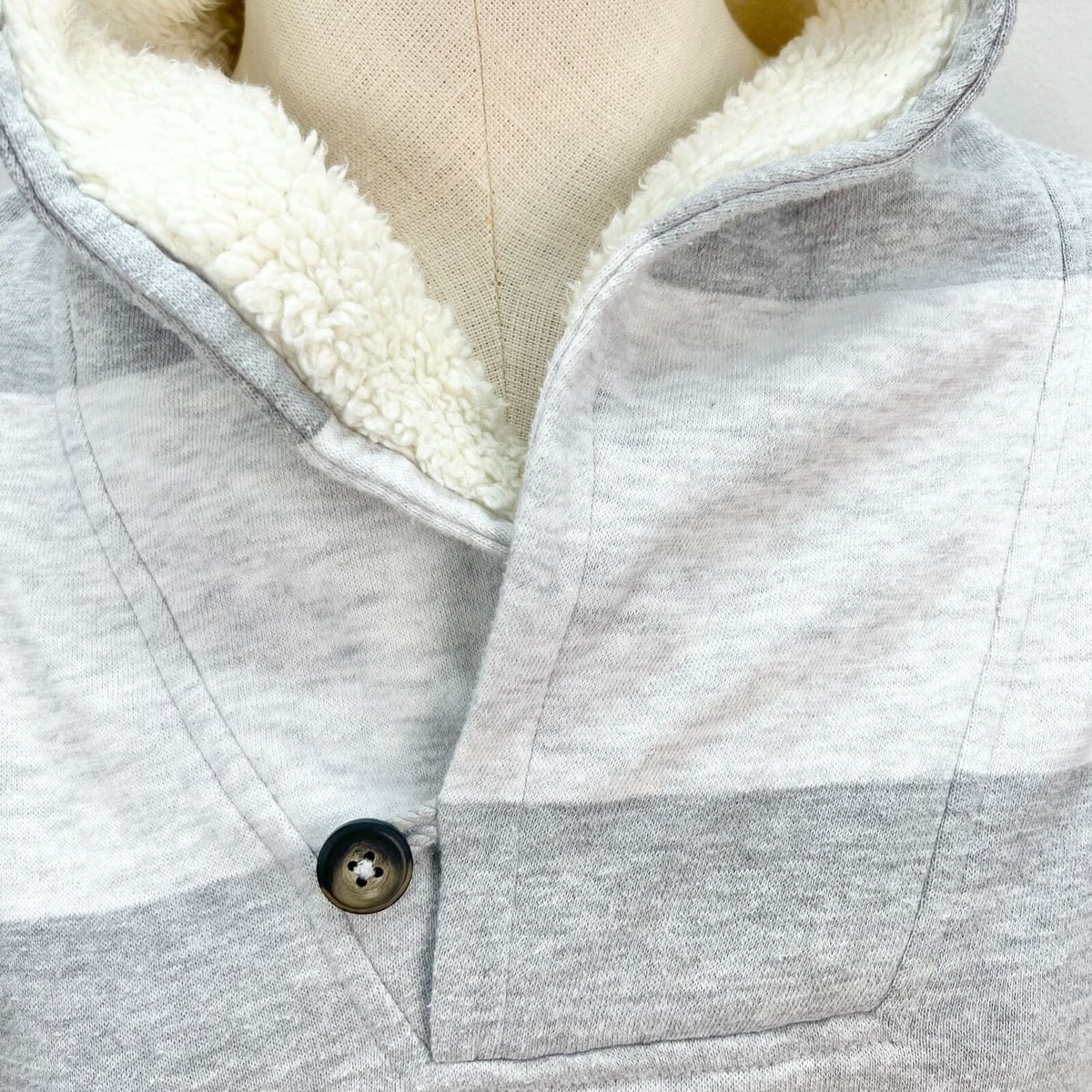 Tommy Hilfiger Shawl Collar Pullover Small Gray White Stripe Fleece Long Sleeves