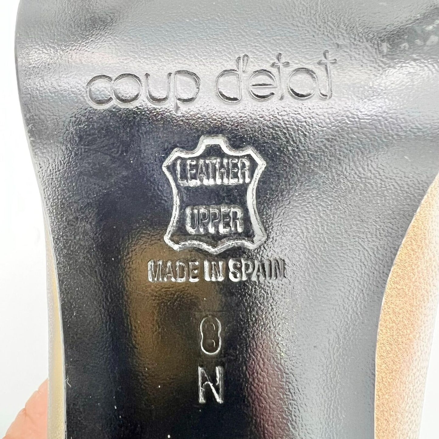 Coup d'etat Pumps 8 Gold 2.5 inch Heel Bow Flower Embellishment