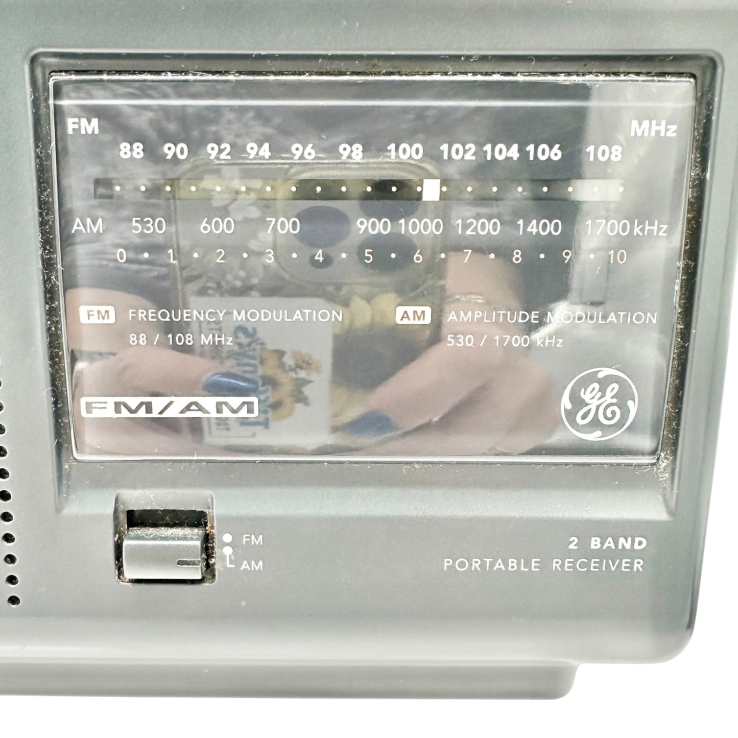 General Electric 72662C FM AM 2 Band Portable Receiver Radio Handle Cord Storage