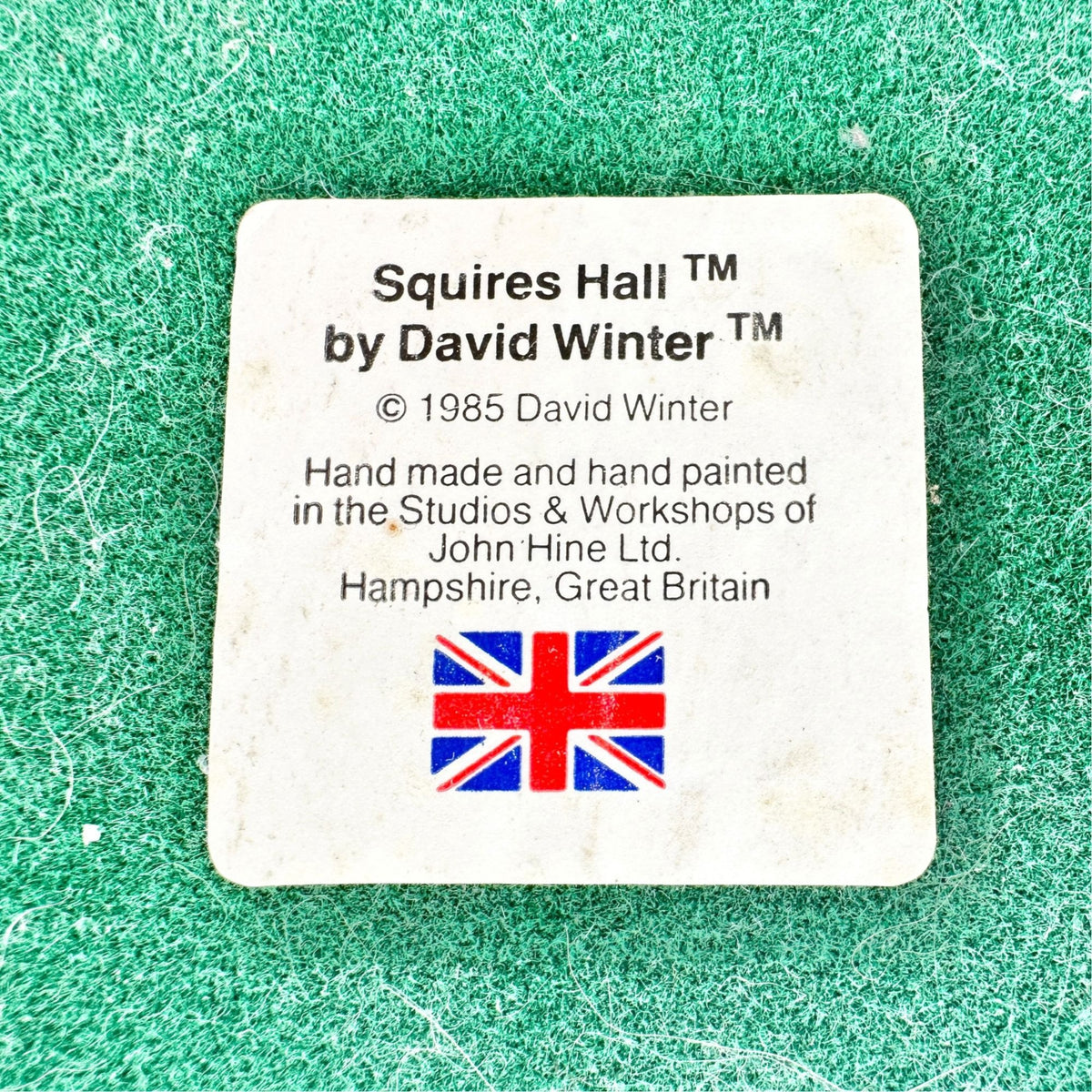David Winter Cottages 1985 Squires Hall Handcrafted Hand Painted Collectible