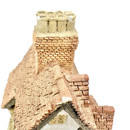 David Winter Cottages 1985 Squires Hall Handcrafted Hand Painted Collectible