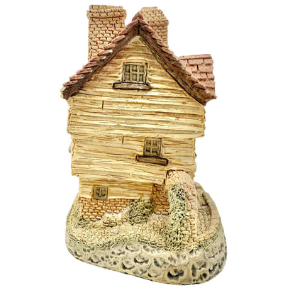 David Winter 1980 Wine Merchant Cottage Handcrafted Hand Painted Collectible