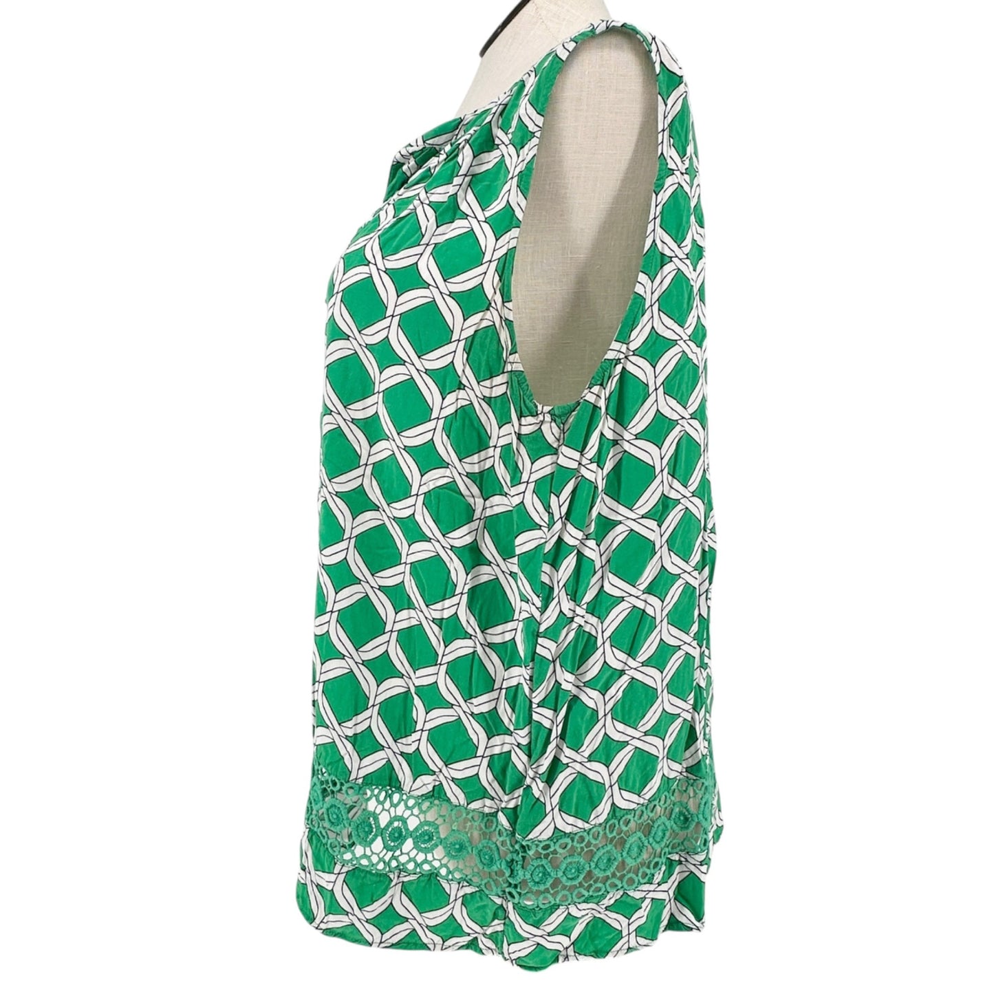 Sleeveless Tunic Top Womens 2X Green White Print Crochet Inset Crown & Ivy Curvy
