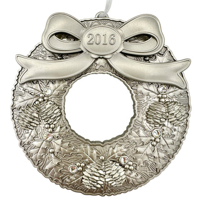 Hallmark Keepsake 2016 Holiday Wreath Ornament With Box Silvertone Metal 3" Dia