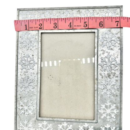 Silver White Snowflake Picture Frame 9x7 Holds 4x6 Photo Winter Holiday Decor