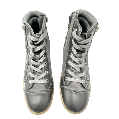 Juicy Couture Quilted High-Top Sneakers Womens Sz 10 Gray Faux Leather Side Zip