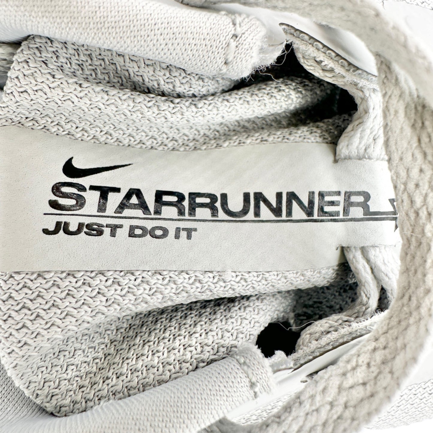 Nike Star Runner 2 Youth Running Shoes Gray White Size 6Y Lightweight Mesh Soft