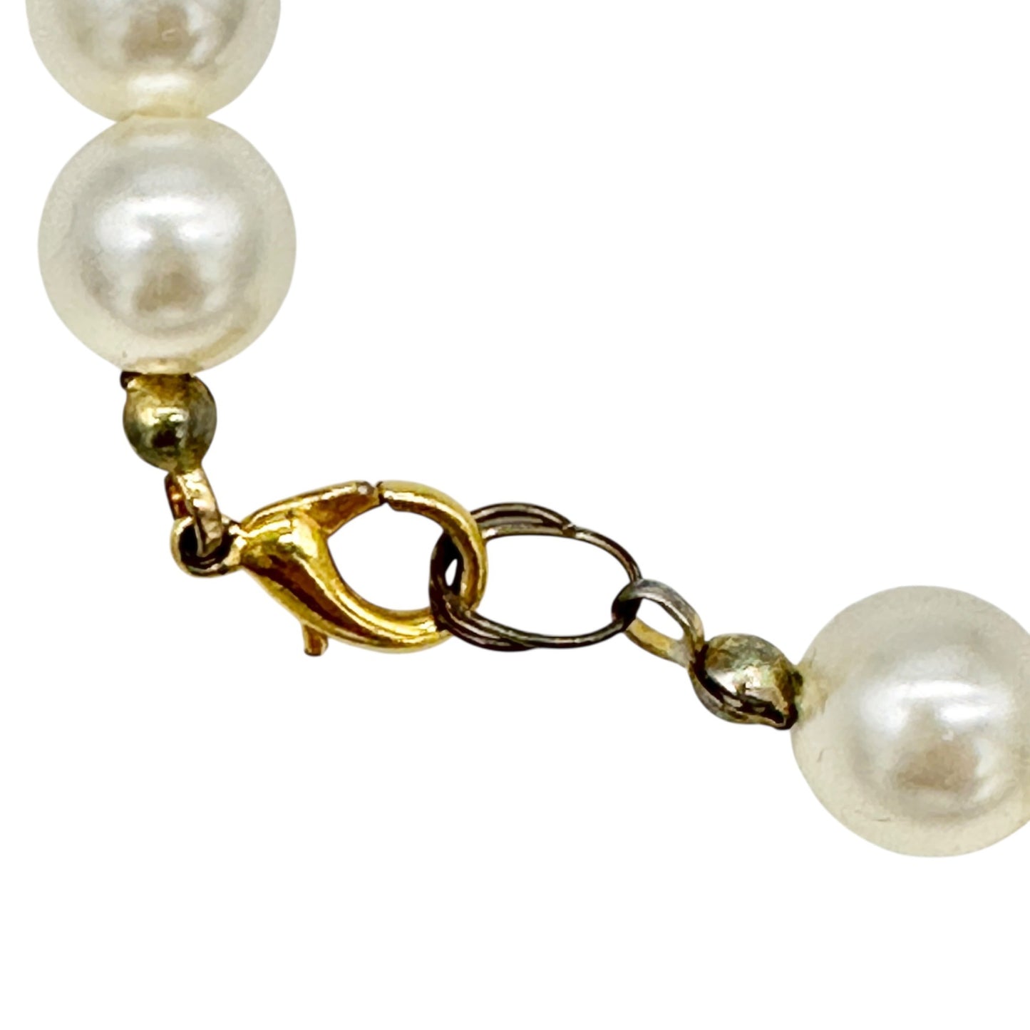 Classic Faux Pearl Necklace With Gold-Tone Clasp Graduated Size Beads