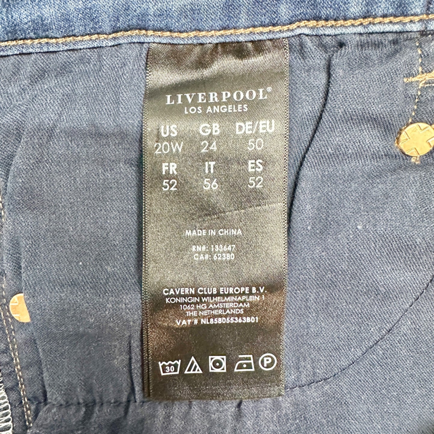 Liverpool Los Angeles Denim Shorts Women 20W Light Wash Frayed Hem Casual Summer