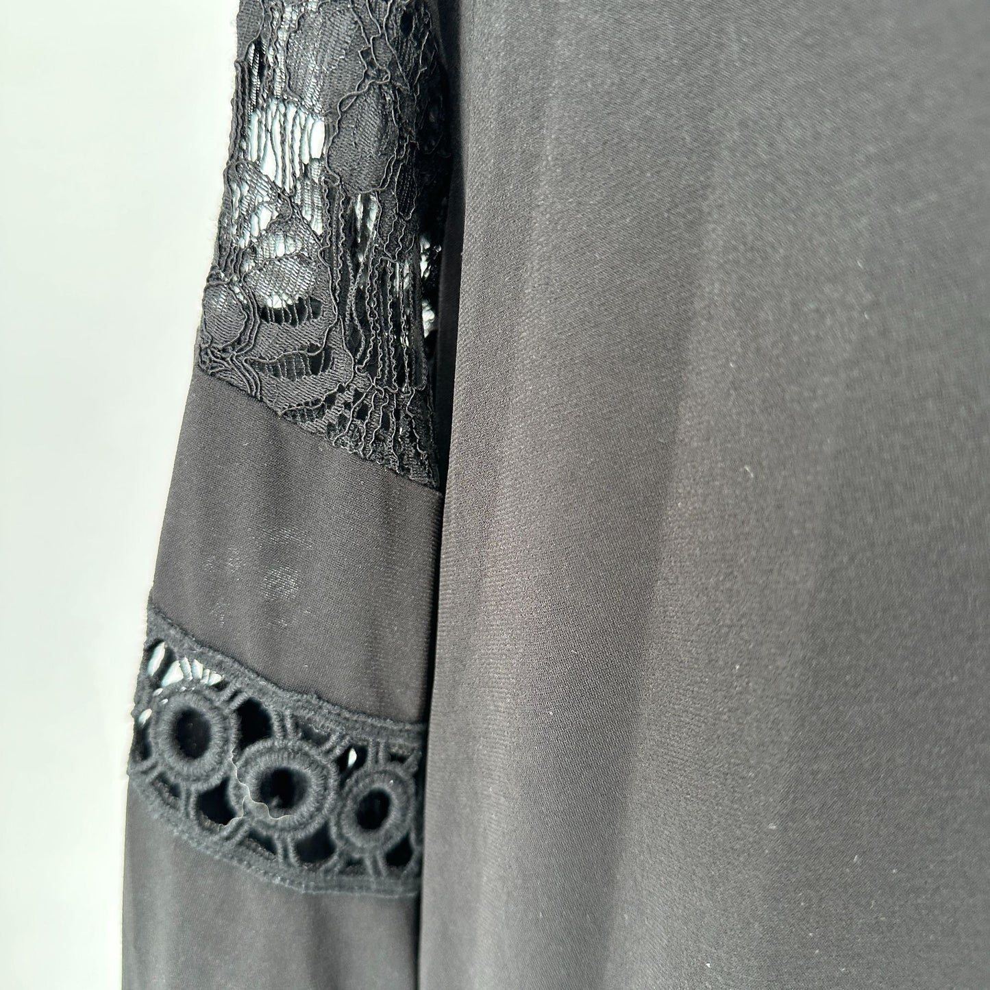 Jones Studio Tunic Top Womens 2X Black Lace Sleeves Accents Tassel Tie Neckline