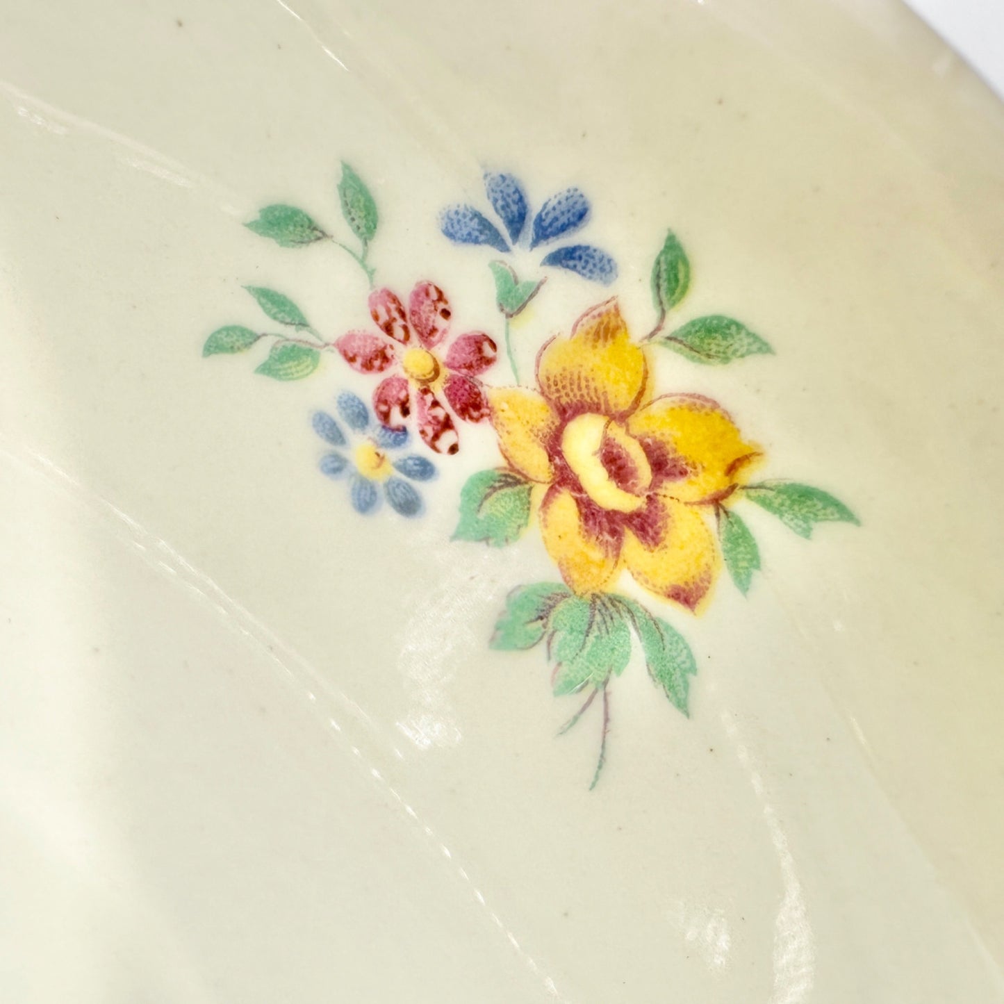 Tea Rose USA Set of 5 Bowls Floral Pattern Porcelain Scalloped 6" Round Vintage