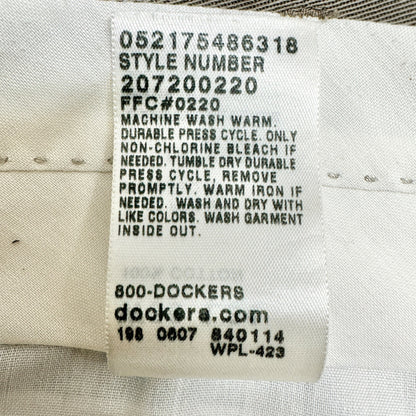 Dockers Premium Mens Relaxed Fit Khaki Pants W38 L34 Flat Front Cotton No Iron