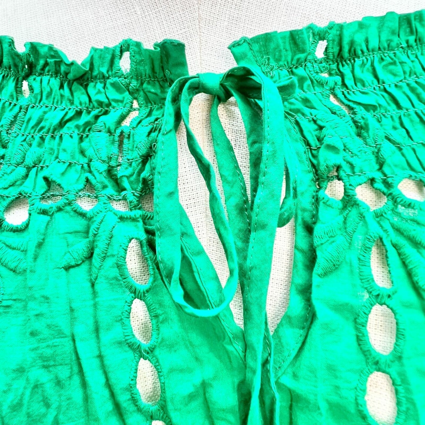 XTRA - INC Macys Size 4 Green Envy Crinkle Top with Eyelets Off Shoulder