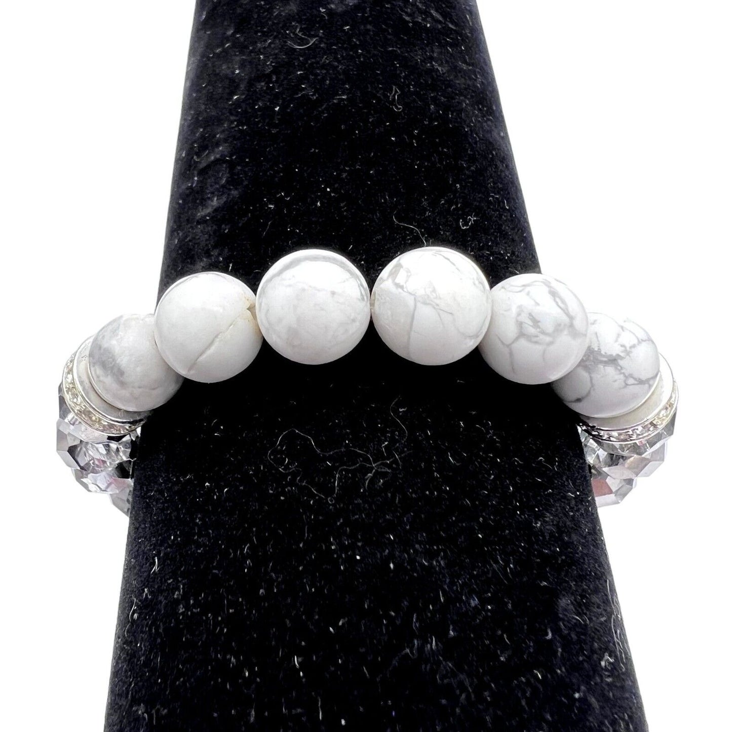 Bracelet 9 inch Magnesite Gray Stones Stretch